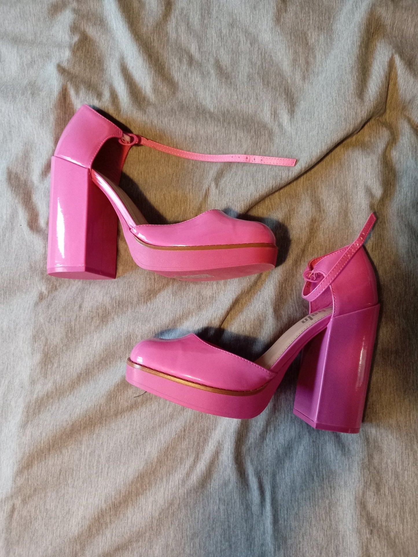 Pink High Heels - size 11 UK - Ponys Girls - Crossdressing, Feminization Support, guide